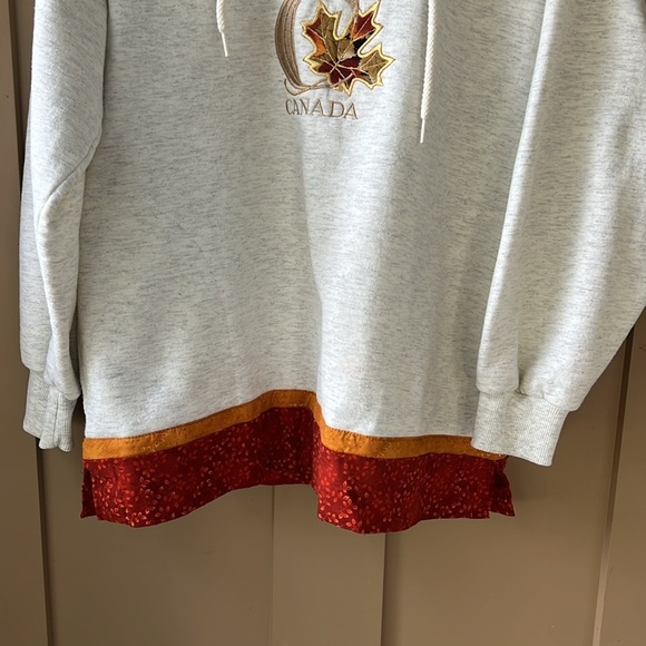 Vintage CityScape Canada Graphic Embroidered Sweatshirt Gray Maple Leaf Trim SzM - Picture 4 of 11